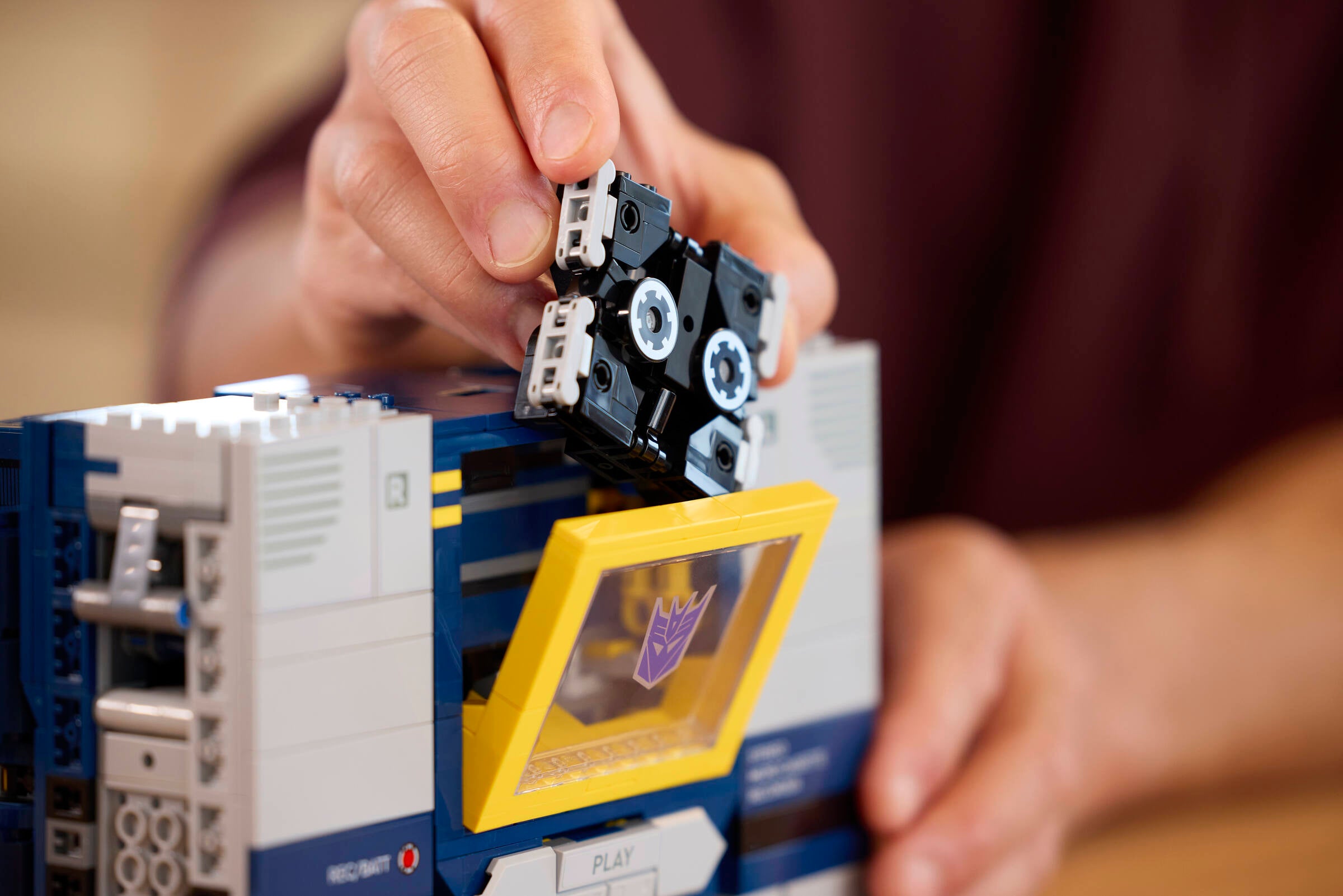 LEGO® Icons - Transformers: Soundwave - 10358