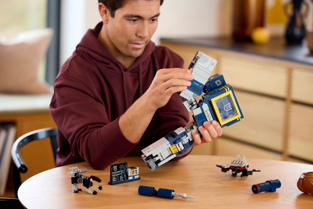 LEGO® Icons - Transformers: Soundwave - 10358