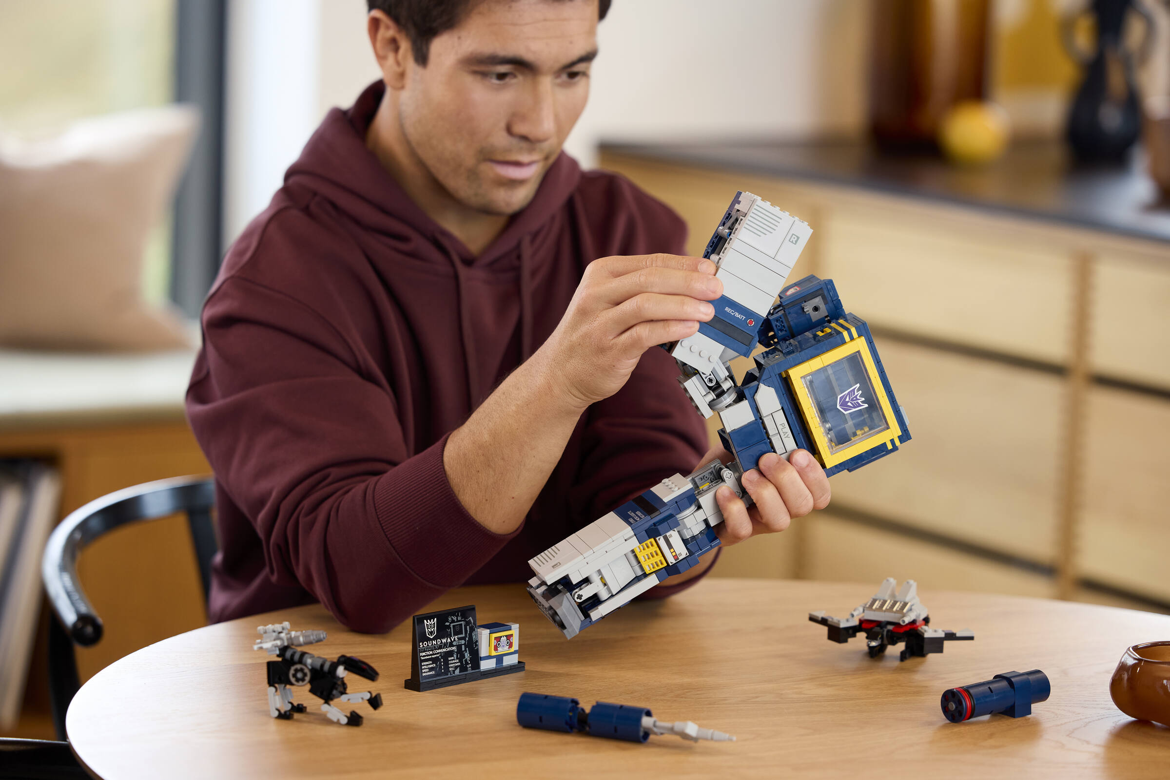LEGO® Icons - Transformers: Soundwave - 10358