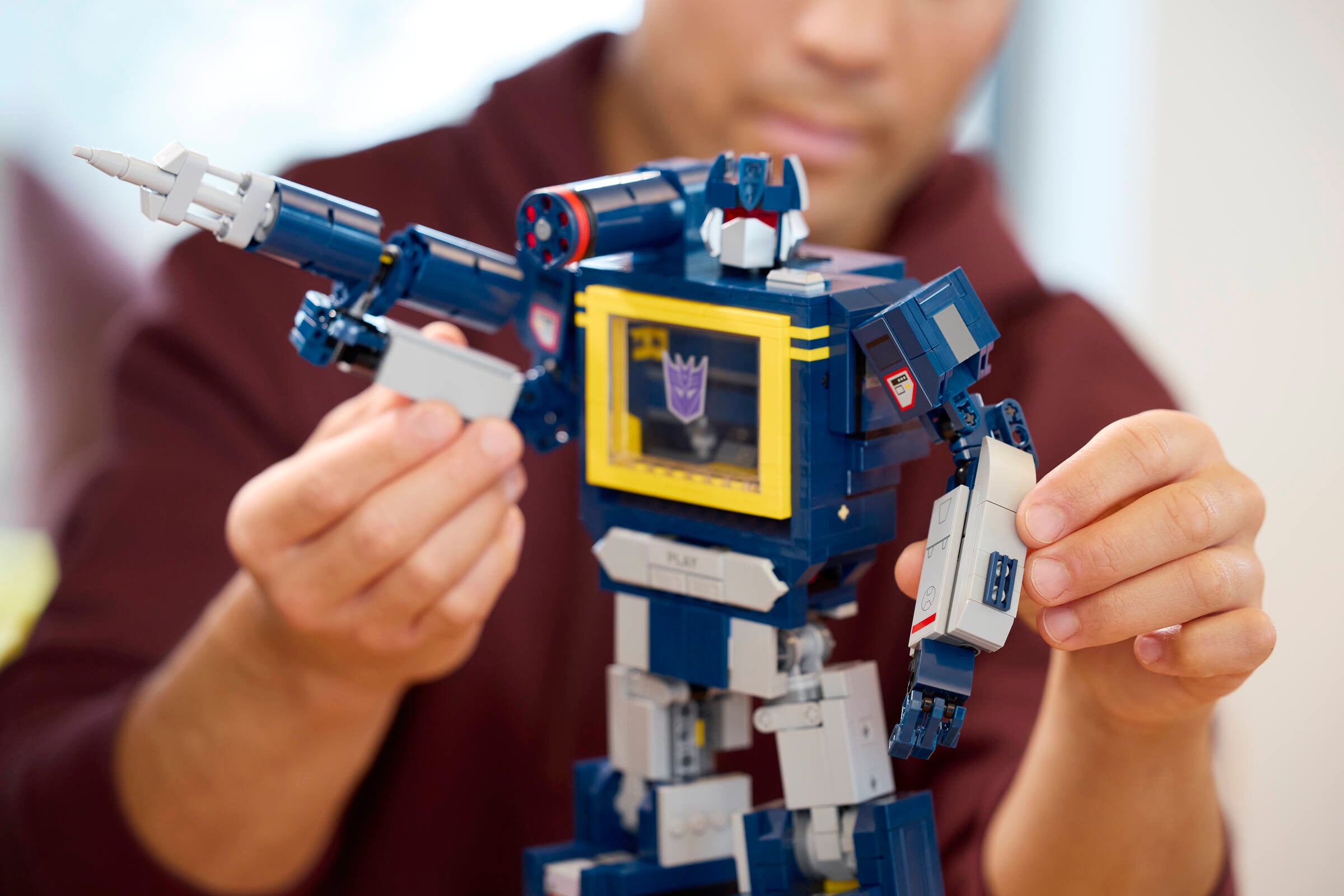 LEGO® Icons - Transformers: Soundwave - 10358