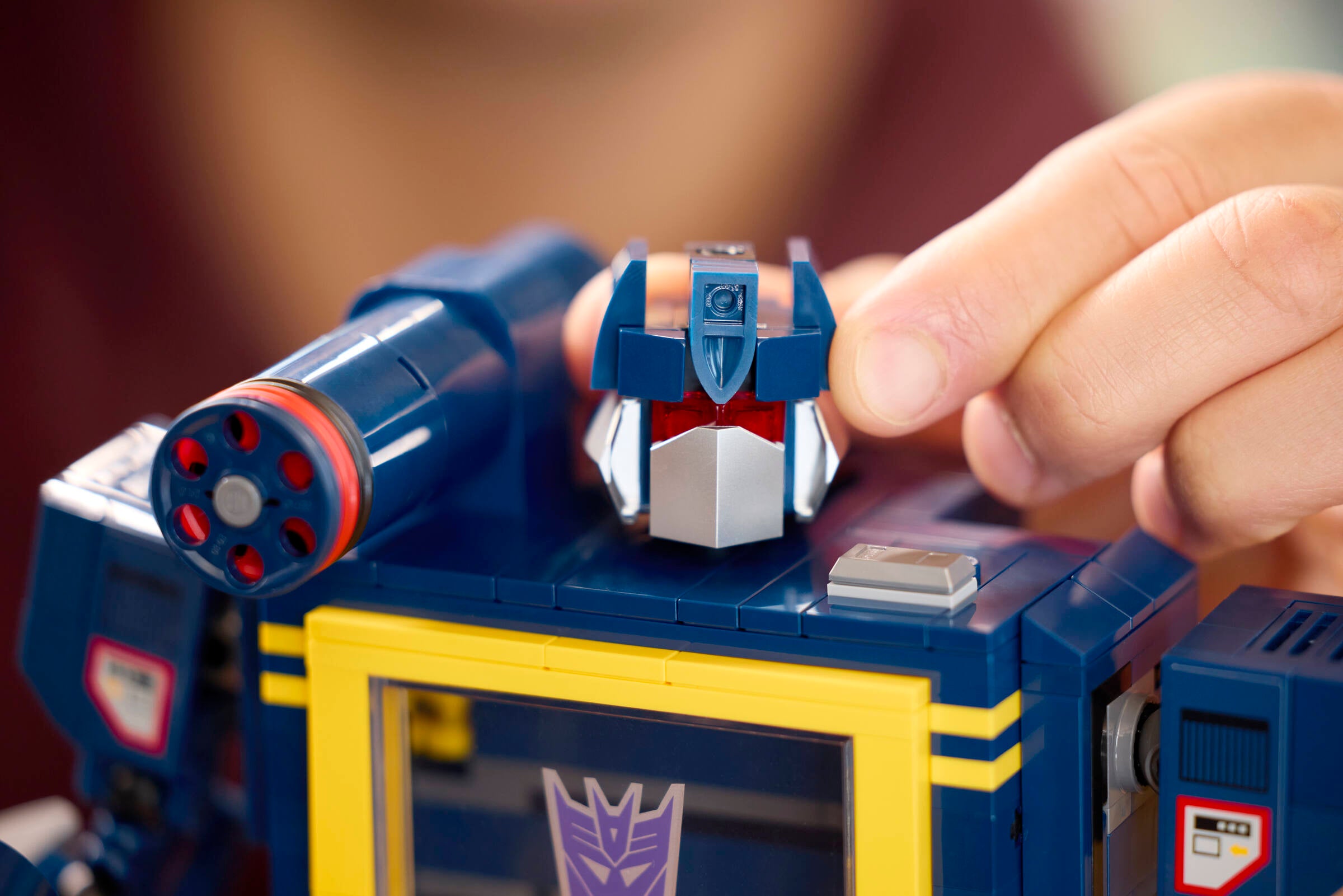 LEGO® Icons - Transformers: Soundwave - 10358