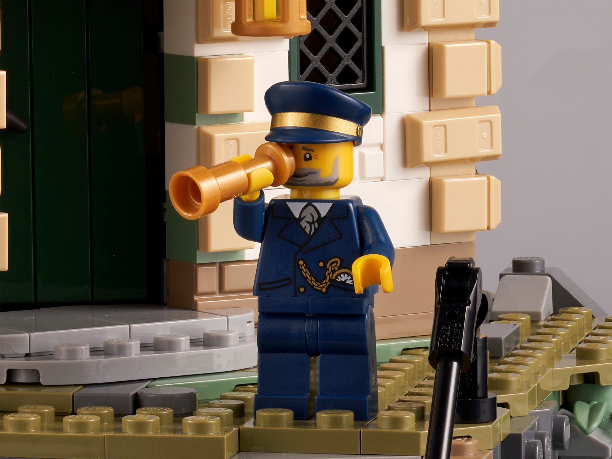 LEGO® Icons - Motorized Lighthouse - 21335