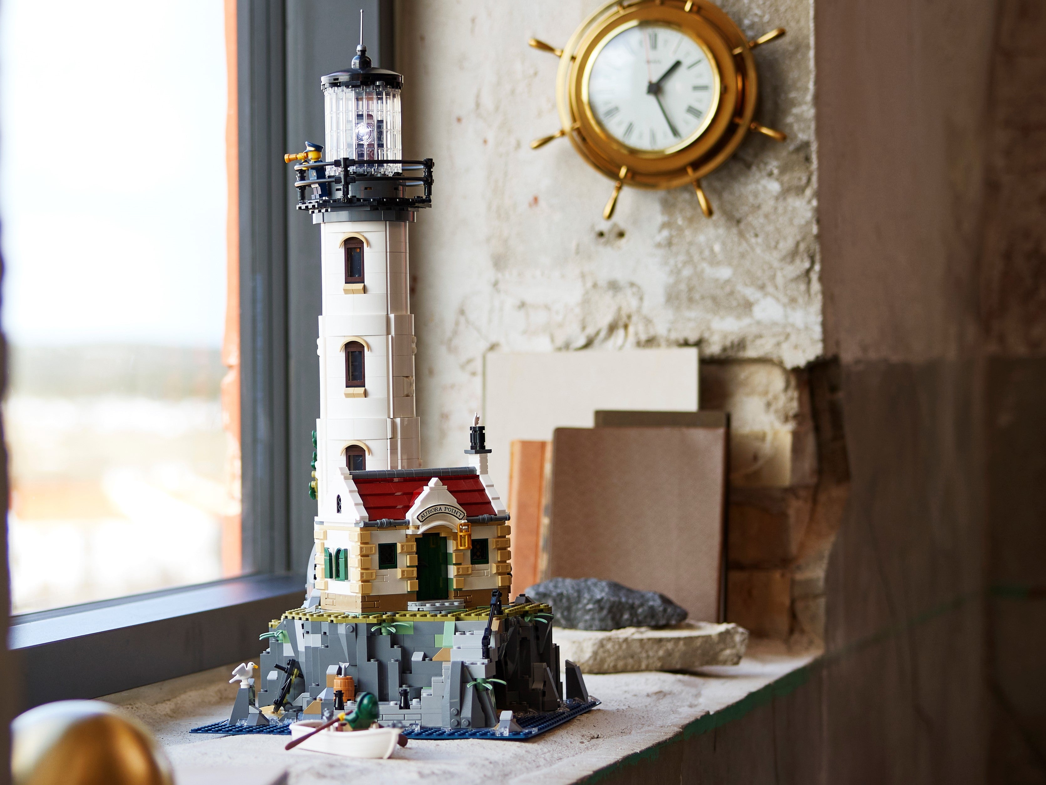 LEGO® Icons - Motorized Lighthouse - 21335