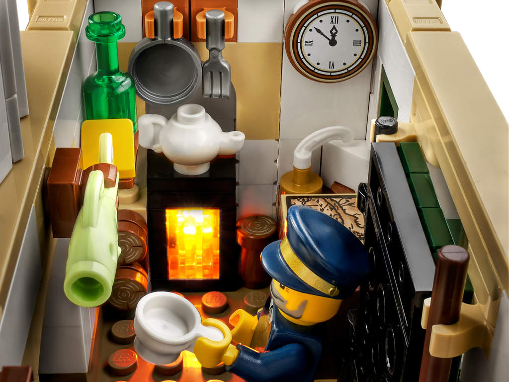 LEGO® Icons - Motorized Lighthouse - 21335