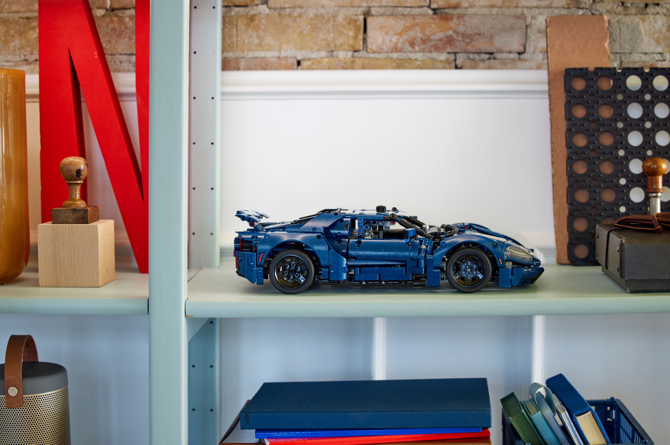 LEGO® Icons - 2022 Ford GT - 42154