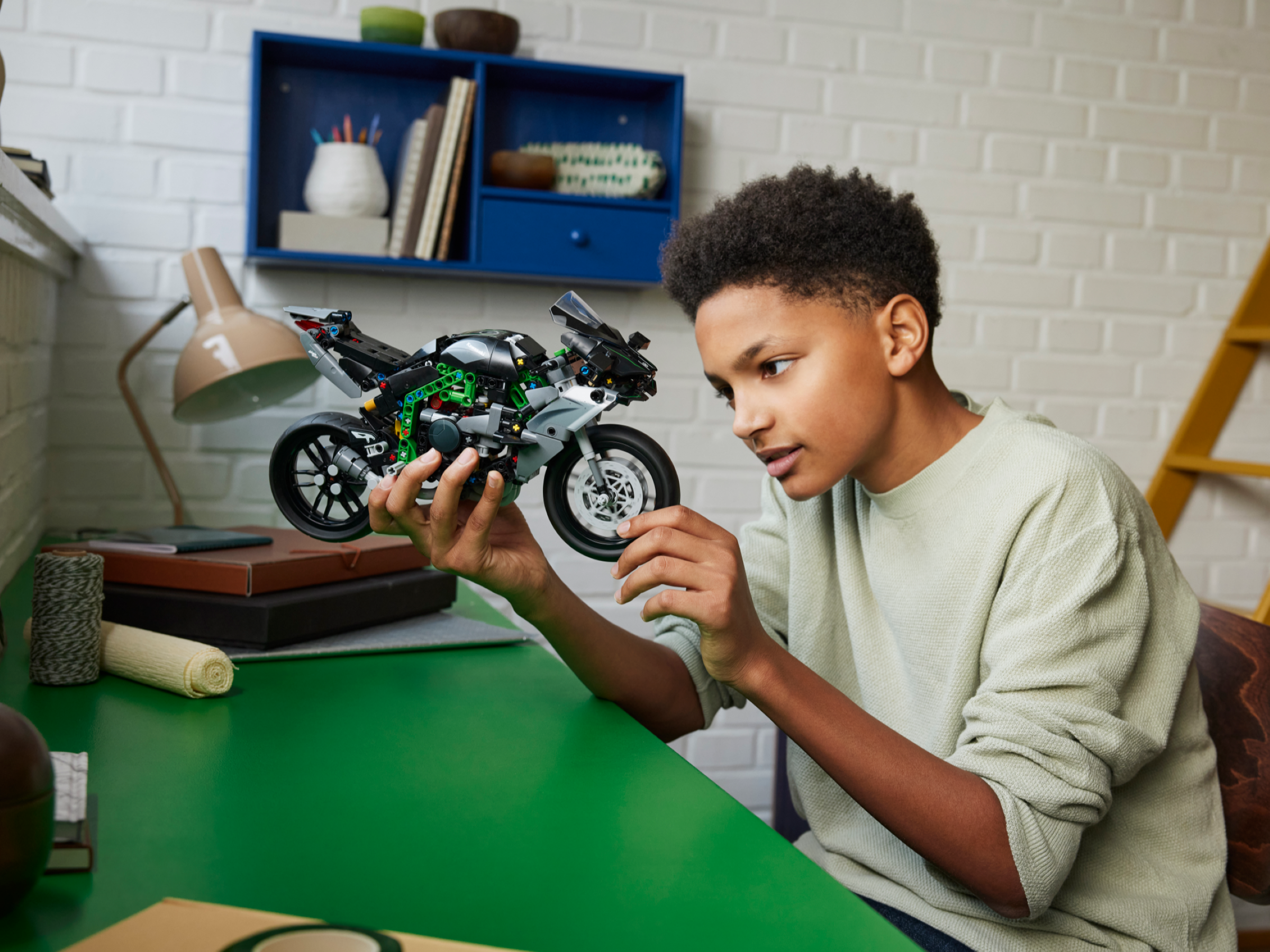 LEGO® Icons - Kawasaki Ninja H2 Motorcycle - 42170