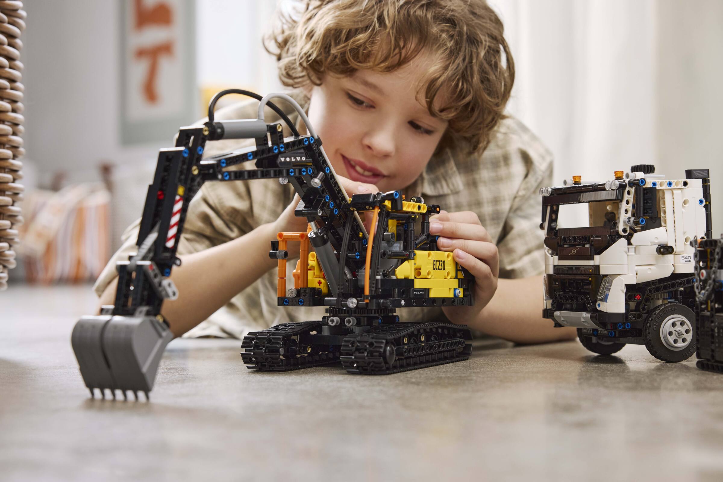 LEGO® Icons - Volvo FMX Truck & EC230 Electric Excavator - 42175