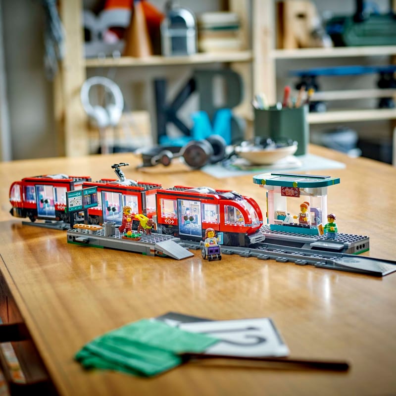 LEGO® - LEGO City Downtown Streetcar and Station - 60423