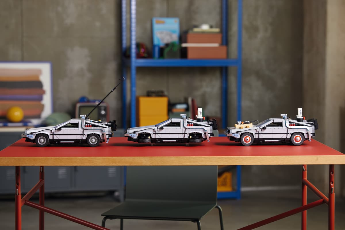 LEGO® Icons - Back to the Future Time Machine - 10300