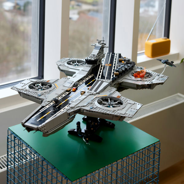 LEGO® - S.H.I.E.L.D. Helicarrier - 76354