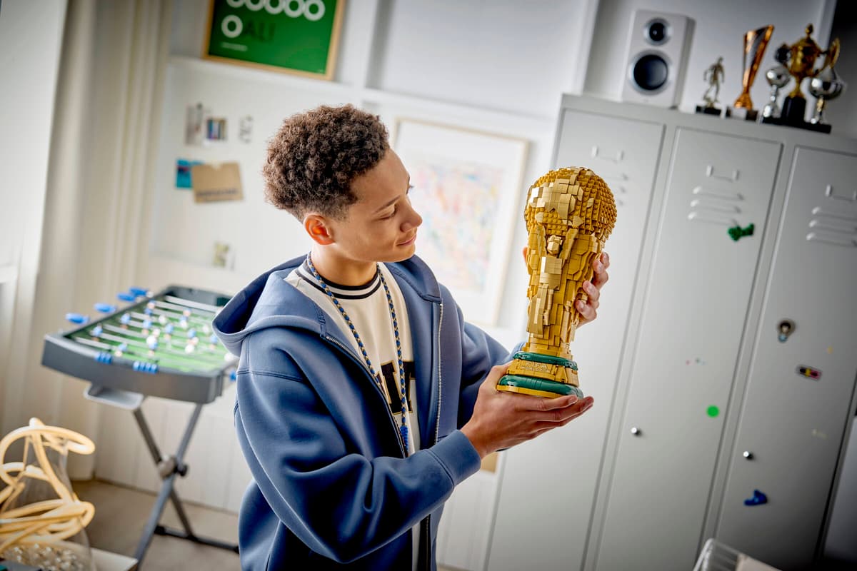 Lego Editions - FIFA World Cup™ Official Trophy - 43020