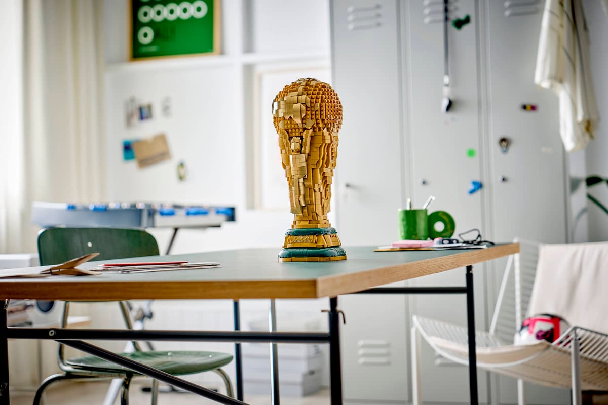 Lego Editions - FIFA World Cup™ Official Trophy - 43020